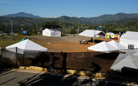 Men work to prepare a venue for an event attended by France's President Francois Hollande and his Colombian counterpart Juan Manuel Santos in the FARC concentration zone of Caldono, Colombia, January 23, 2017. REUTERS/Jaime Saldarriaga