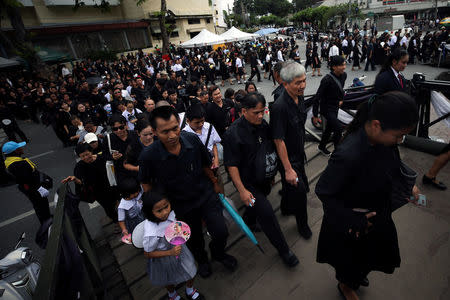 Well-wishers line up to pay respect to late Thai King Bhumibol Adulyadej near the Grand Palace in Bangkok, Thailand October 5, 2017. REUTERS/Athit Perawongmetha