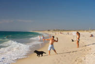 <b><p>Swanbourne Beach (Western Australia)<b> <p>Swanbourne beach is an unofficial clothing optional beach just 20 minutes from Perth! Basic facilities like public toilets and changing rooms are available so pack up your beach bag and prepare for that even tan that you have wanted for so long!</p></b></p></b>