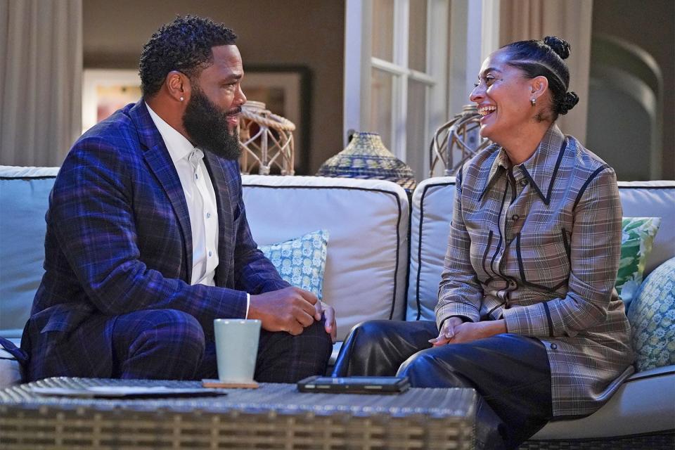 BLACK-ISH - “Homegoing” – As Pops and Ruby prepare to move away, Dre and Bow consider if they should make a big life change as well. Grappling with this idea at work, Dre receives some unexpected advice from Simone Biles, who tells him to follow his heart. The Johnsons prepare for their goodbyes in the series finale of the beloved comedy series “black-ish,” airing TUESDAY, APRIL 19 (9:00-9:31 p.m. EDT), on ABC. (ABC/Richard Cartwright) ANTHONY ANDERSON, TRACEE ELLIS ROSS