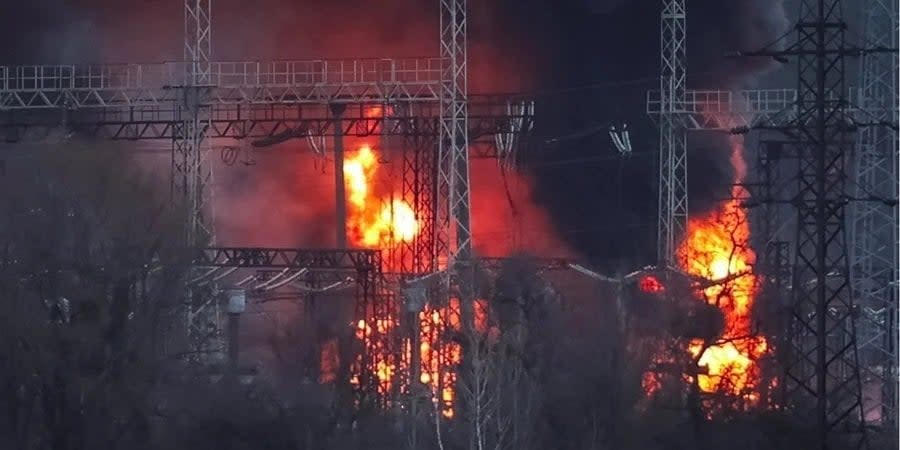 Fire as a result of a Russian strike on a power facility near Kharkiv, March 22