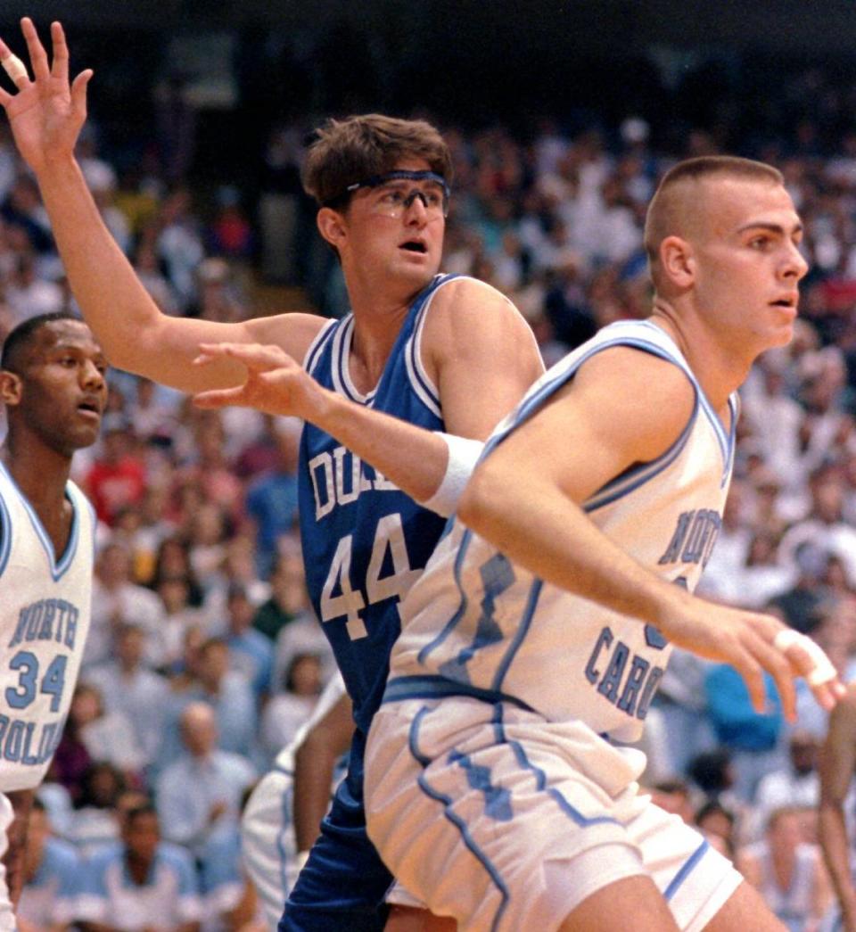 2/03/94 1B BOB LEVERONE/Staff CENTER STAGE: North Carolina center Eric Montross (right) and Duke counterpart Cherokee Parks (pictured here from last season) figure to be key factors in tonight’s matchup of Nos. 1 and 2 at Chapel Hill. Bob Leverone/File photo