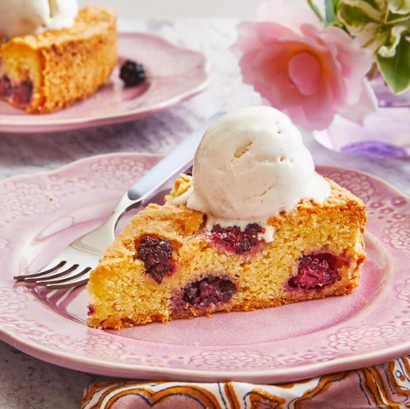 blackberry cobbler cake