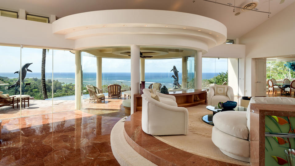 The house is full of curved walls and windows to maximize the views. - Credit: Photo: Courtesy of Travis Rowan/Hawai’i Life