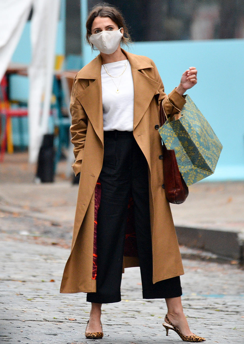 <p>Keri Russell steps out on Thursday in N.Y.C., wearing a brown trench coat and leopard print heels.</p>