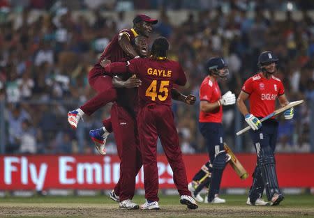 Cricket - England v West Indies - World Twenty20 cricket tournament final - Kolkata, India - 03/04/2016. West Indies Carlos Brathwaite (L) celebrates with his teammates after taking the wicket of England's Jos Buttler. REUTERS/Adnan Abidi