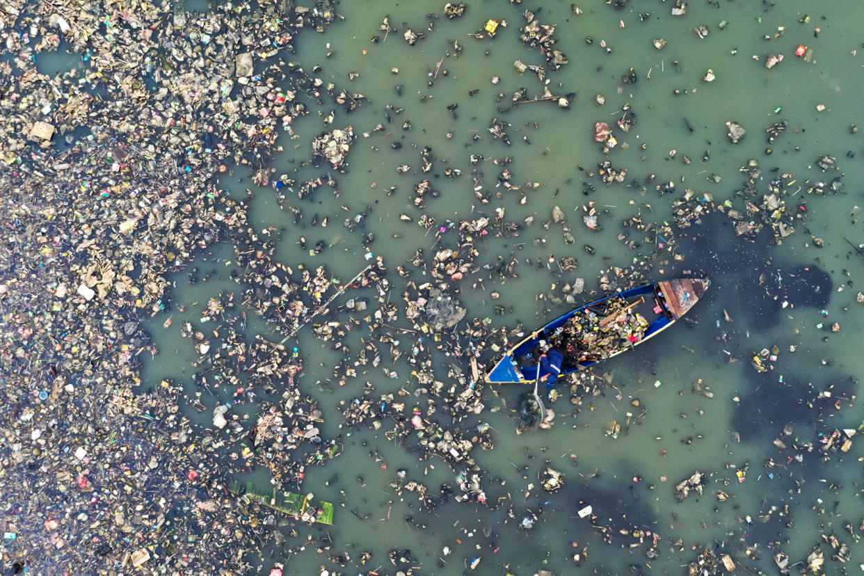 Plastic Pollution in the Ocean Getty Images/Yunaidi Joepoet