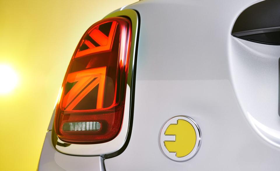 View Photos of the New 2020 Mini Cooper SE