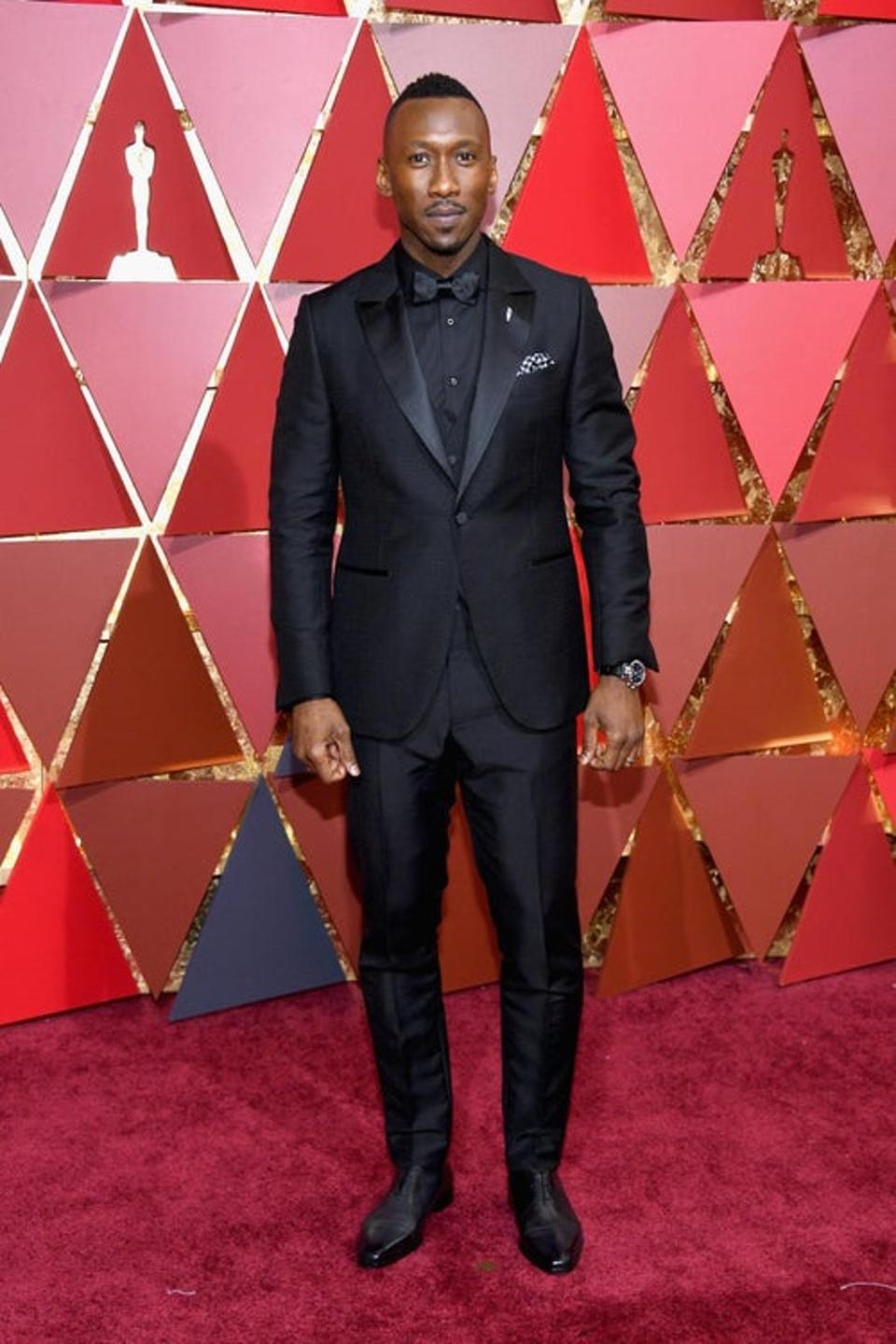 Mahershala Ali kept things simple in an all-black Ermenegildo Zegna tux at the 89th Academy Awards. (Getty)