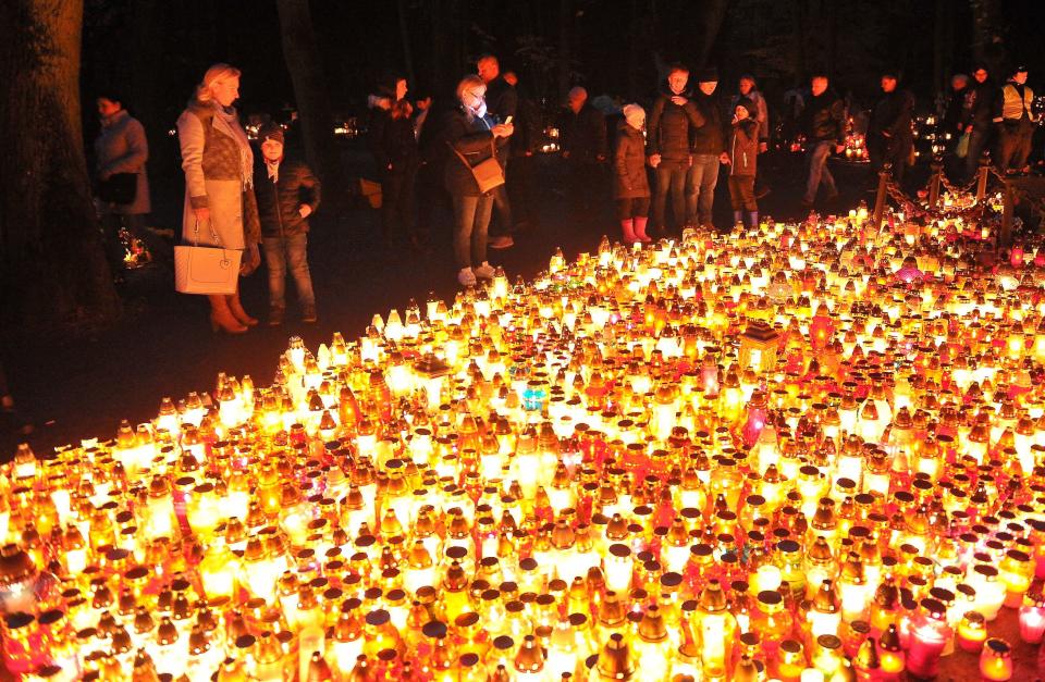 <p>Candles burn on All Saints’ Day at the Central Cemetery in Szczecin, Poland, Nov. 1, 2017. People all over Poland visit the graves of beloved ones and leave candles and flowers on them.The cemetery in Szczecin is considered to be the largest necropolis in Poland. (Photo: Marcin Bielecki/EPA-EFE/REX/Shutterstock) </p>