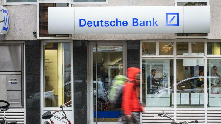 Bundesweit ist die Zahl aller Geschäftsstellen von Banken in den vergangenen zehn Jahren bereits um ein Drittel gefallen. Foto: dpa