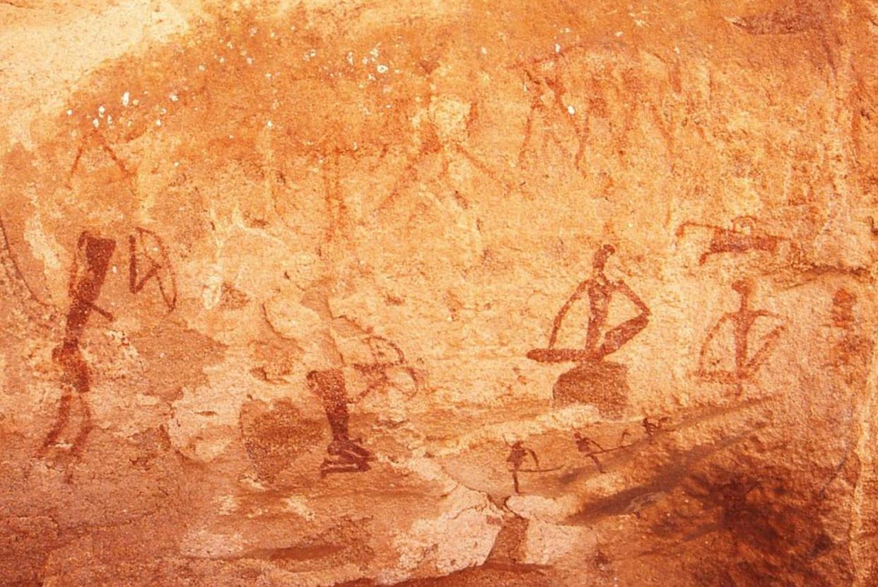 Pintura rupestre en Twyfelfontein, Namibia. <a href="https://commons.wikimedia.org/wiki/File:Rock_Paintig_Twyfelfontein_Namibia.jpg" rel="nofollow noopener" target="_blank" data-ylk="slk:Wikimedia Commons / Thomas Schoch;elm:context_link;itc:0;sec:content-canvas" class="link ">Wikimedia Commons / Thomas Schoch</a>, <a href="http://creativecommons.org/licenses/by-sa/4.0/" rel="nofollow noopener" target="_blank" data-ylk="slk:CC BY-SA;elm:context_link;itc:0;sec:content-canvas" class="link ">CC BY-SA</a>