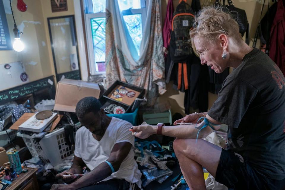 P. and Amanda shoot up before handing out harm reduction supplies in Detroit on Monday, Aug. 1, 2022.