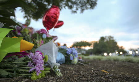 Flowers are seen at a memorial outside of the offices for WDBJ7 where killed journalists Alison Parker and Adam Warm worked in Roanoke, Virginia August 27, 2015. REUTERS/Chris Keane