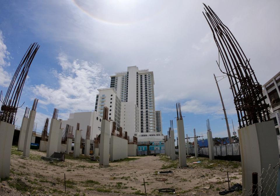 An oceanfront condominium project in Daytona Beach that was supposed to have opened three years ago remains in the early stages of construction. But in the past few weeks the developer, Protogroup, has made moves to get the venture at the eastern tip of Oakridge Boulevard back on track.