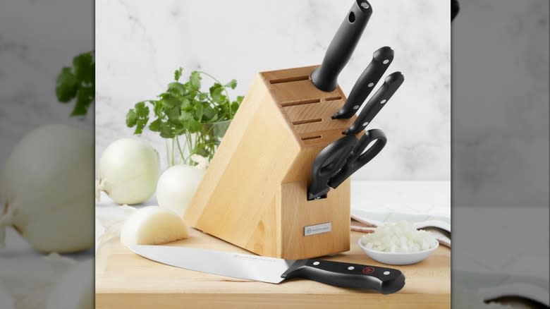 Knife block with chopped onions