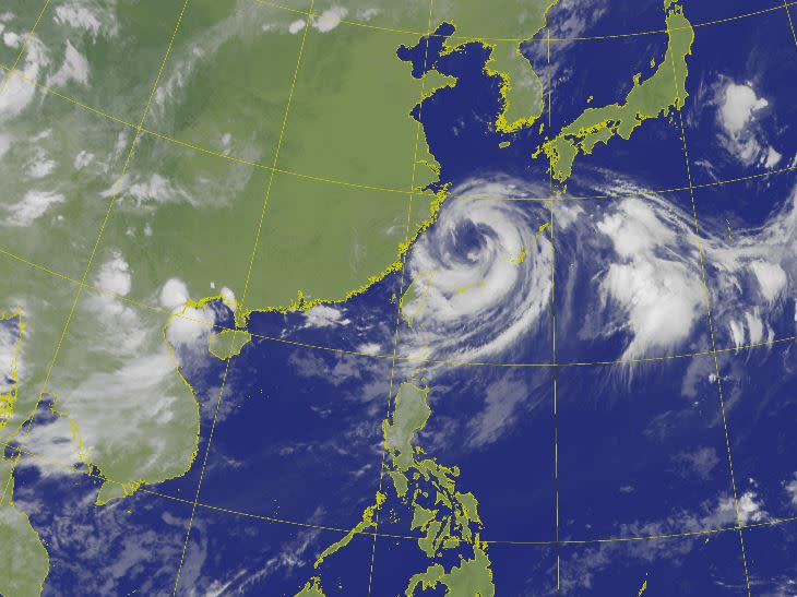 卡努颱風緊貼台灣打轉將近10小時。（圖／翻攝自氣象局）