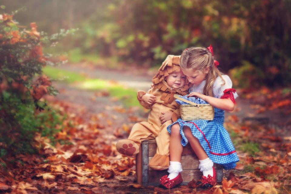 25 Sibling Halloween Costumes That Kids of All Ages Will Adore