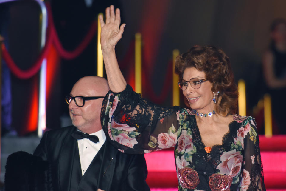 The actress supported fashion designer Domenico Dolce at the Dolce & Gabbana Alta Moda show. (Photo: Getty)