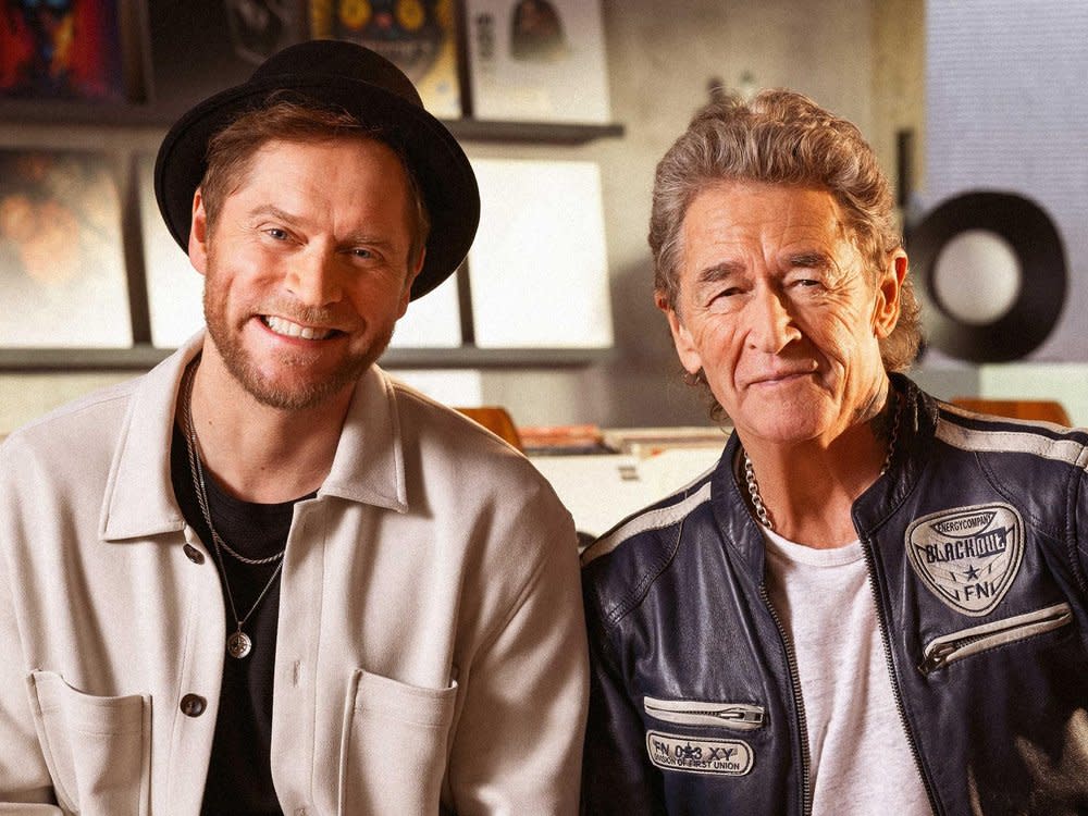 Peter Maffay (r.) schaut in der neuen Staffel von "Sing meinen Song" bei Johannes Oerding vorbei. (Bild: RTL / Boris Breuer)