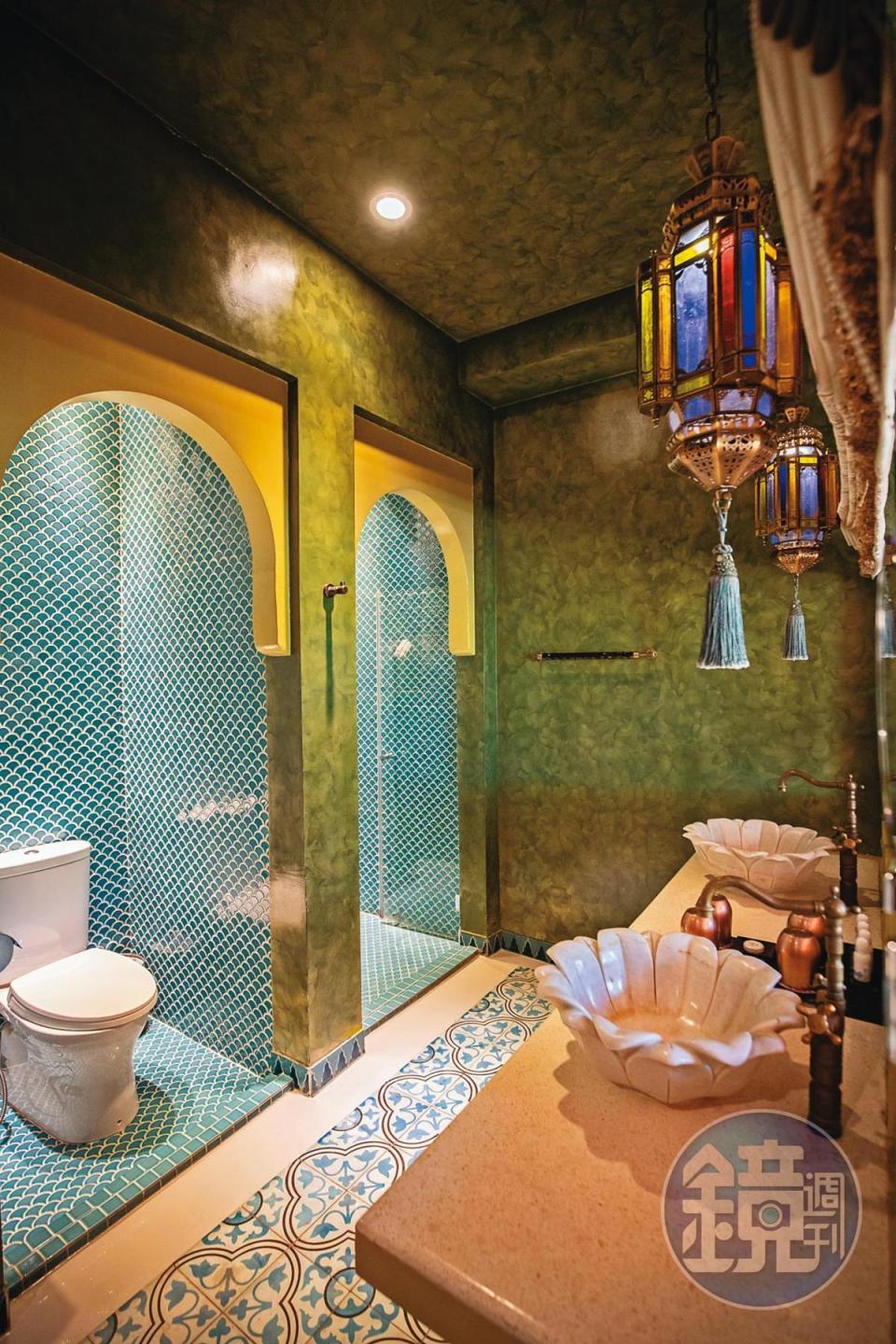 就連浴池的地磚與牆壁磁磚拼貼，都展現濃厚的摩洛哥色彩。