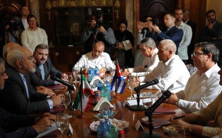 Cuba's Foreign Minister Bruno Rodriguez (R) and Iran's Foreign Minister Mohammad Javad Zarif (L) sit at a table for talks in Havana, Cuba, August 22, 2016. REUTERS/Stringer