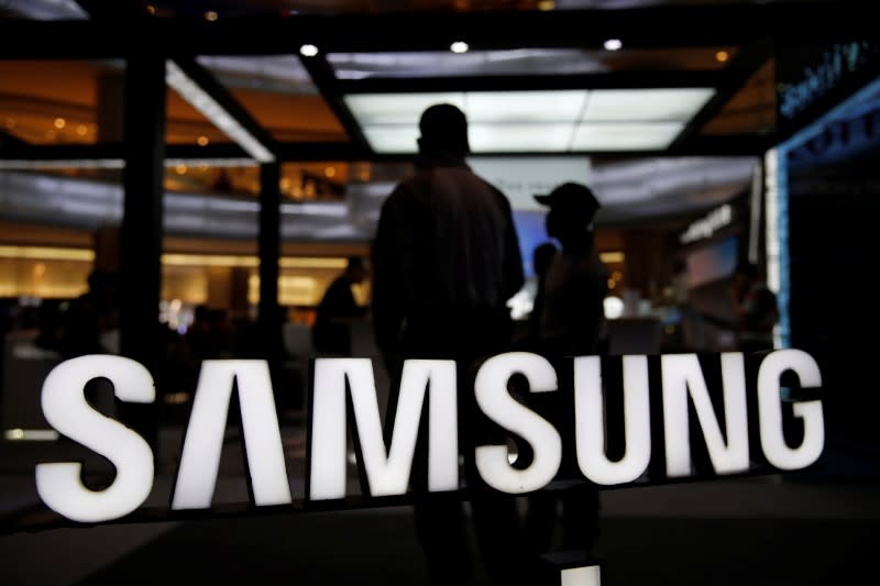 L’idea è di Samsung che a Seoul, Corea del Sud, ha messo a punto la super batteria in grado di migliorare le sue capacità del 45 per cento. /REUTERS/Beawiharta