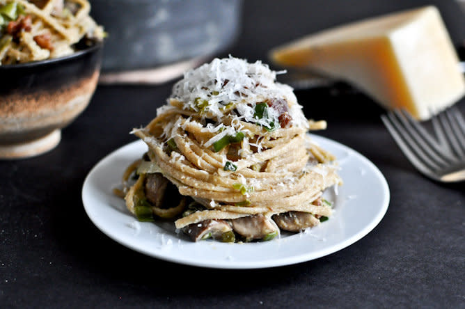 <strong>Get the <a href="http://www.howsweeteats.com/2012/04/portobello-and-leek-carbonara/" target="_blank">Portobello and Leek Carbonara recipe</a> from How Sweet It Is</strong>