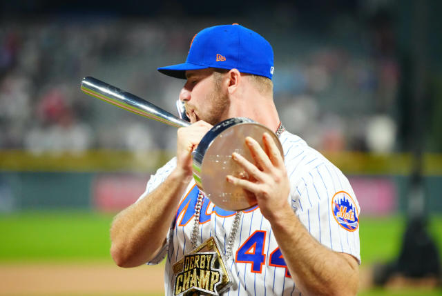 Former Gator Pete Alonso competing in 2023 Home Run Derby