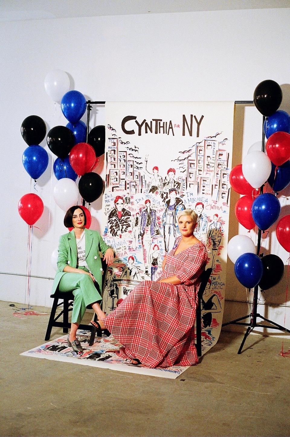 Photos and discussion of a Cynthia Nixon fundraising event held with the creators of the Instagram account @everyoutfitonsatc, who are fans of Nixon and Miranda Hobbes.