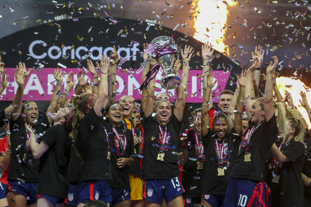 United States' Alex Morgan lifts up THE trophy after winning the CONCACAF Women's Championship final soccer match against Canada in Monterrey, Mexico, Monday, July 18, 2022. (AP Photo/Roberto Martinez)