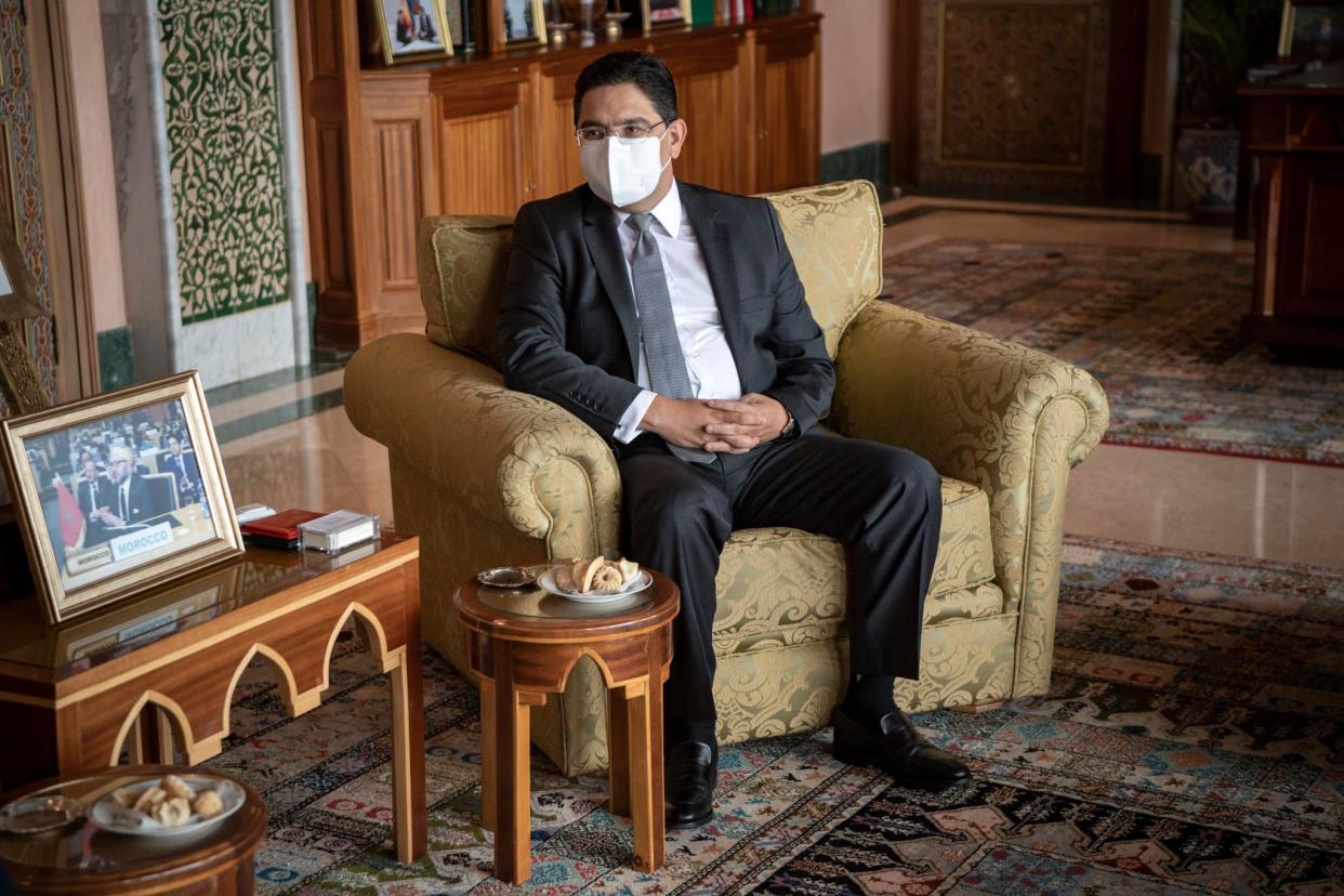 Le ministre des Affaires étrangères marocain Nasser Bourita, le 16 octobre 2020, lors d'une visite de Gérald Darmanin à Rabat. - FADEL SENNA / AFP