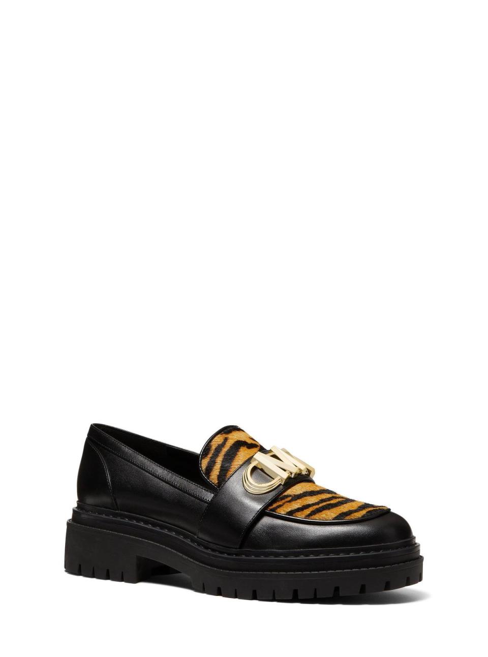 Parker豹紋金屬飾樂福鞋，NT$11,400。（MICHAEL KORS提供）