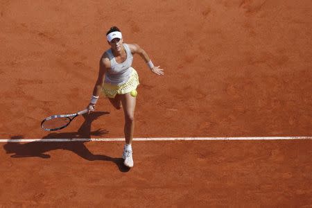 Tennis - French Open - Roland Garros - Yanina Wickmayer of Belgium vs Garbine Muguruza of Spain - Paris, France - 27/05/16. Garbine Muguruza returns the ball. REUTERS/Benoit Tessier