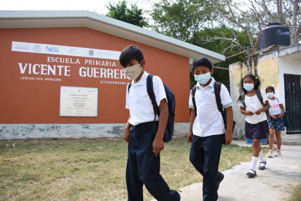 Alumnos de la Escuela Primaria Vicente Guerrero, en la comunidad de Cancabchen, Campeche.