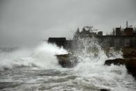 El Partido Republicano de Estados Unidos anunció que el inicio de su convención nacional se pospone hasta el próximo martes, debido a las pésimas condiciones meteorológicas provocadas por la tormenta tropical Isaac, que se acerca a las costas de Florida (sureste). (AFP | str)