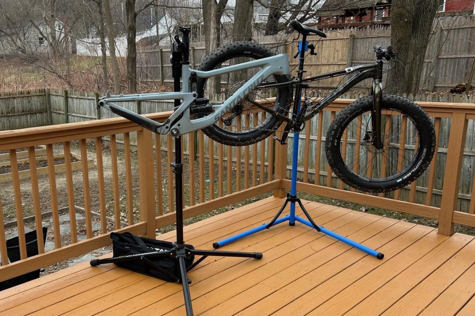 Testing the Topeak prepstand pro and the Park Tool PCS-10.3 side-by side