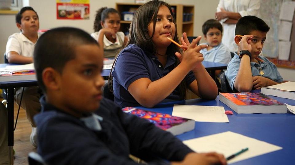 Niños en un aula de la International Charter School en Rhode Island, Estados Unidos