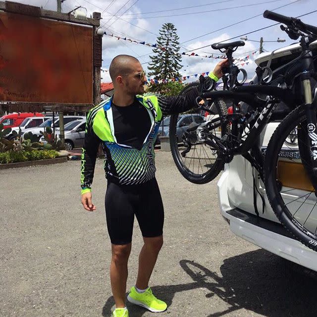 Y ni hablar de esta en uniforme de ciclista.