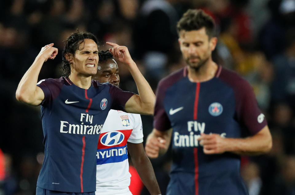 Edinson Cavani a raté un penalty en 2e période….REUTERS/Gonzalo Fuentes.