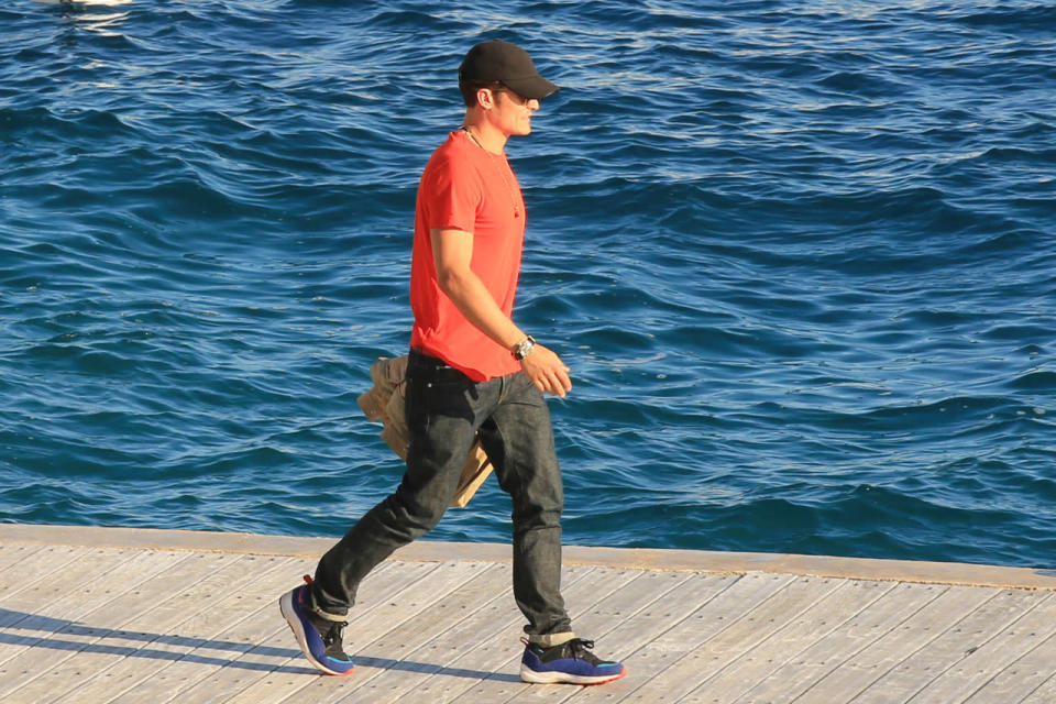 Orlando Bloom in a red T-shirt and jeans 