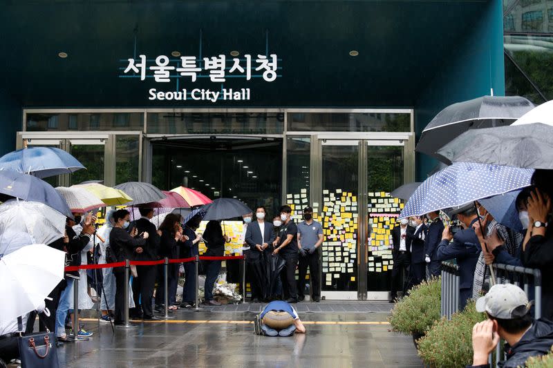 A supporter of late Seoul Mayor Park Won-soon takes a deep bow outside Seoul City Hall Plaza, where his funeral is being held, in Seoul