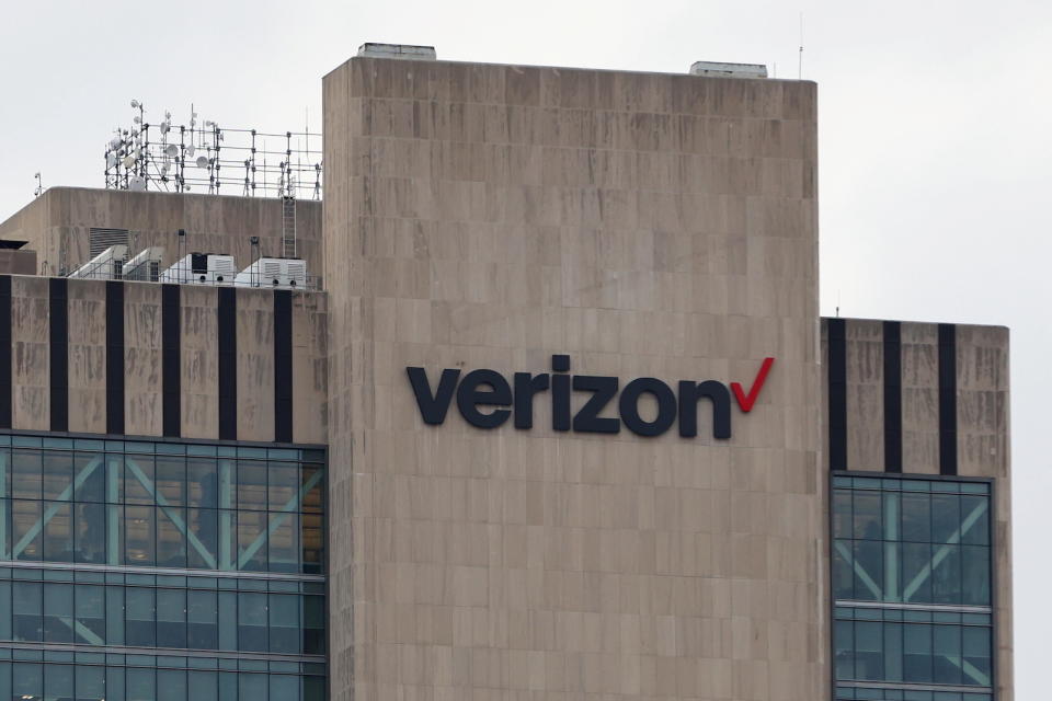The Verizon logo is seen on the 375 Pearl Street building in Manhattan, New York City, U.S., November 22, 2021. REUTERS/Andrew Kelly