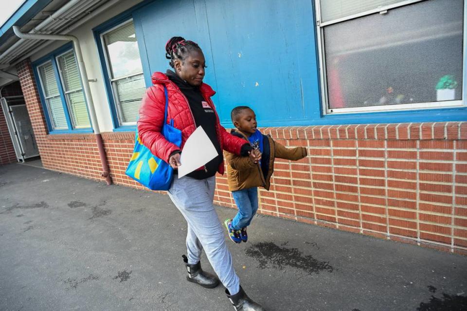 Brittany Anderson, 36, picks up Britain, her 4-year-old from Suy:u Elementary school in Fruitridge Manor on Feb. 15, 2024. The school was close to the city-run shelter where she used to live along with her 5-month-old. Now evicted she said she wasn’t sure how to keep Britain in school.