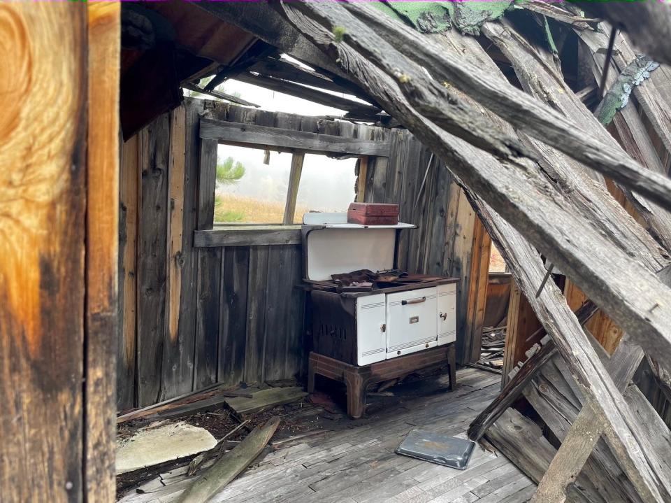 An abandoned house on the Homestead Meadows trail outside of Estes Park, Colorado.