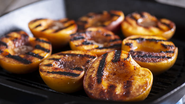 Grilled peaches in pan