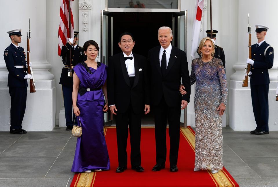 (L-R) Yuko Kishida, Japanese Prime Minister Fumio Kishida, President Joe Biden and First Lady Jill Biden attend the White House state dinner on April 10. 