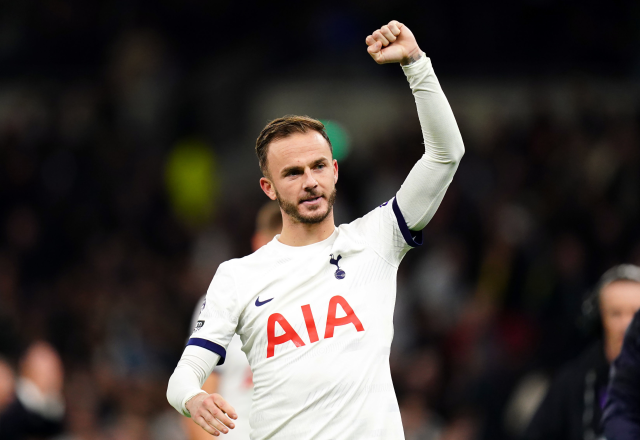 Tottenham Hotspur 2-0 Fulham: Son Heung-min and James Maddison send Spurs  top - BBC Sport