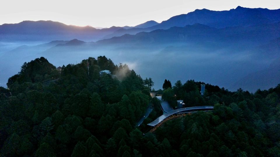 許育嘉期望新祝山車站成為全球旅客從都市轉換入山林、從塵囂轉換為寧靜、從黑暗轉換進光明的新地標。（圖片提供／阿里山林業鐵路及文化資產管理處；攝影／吳明翰）