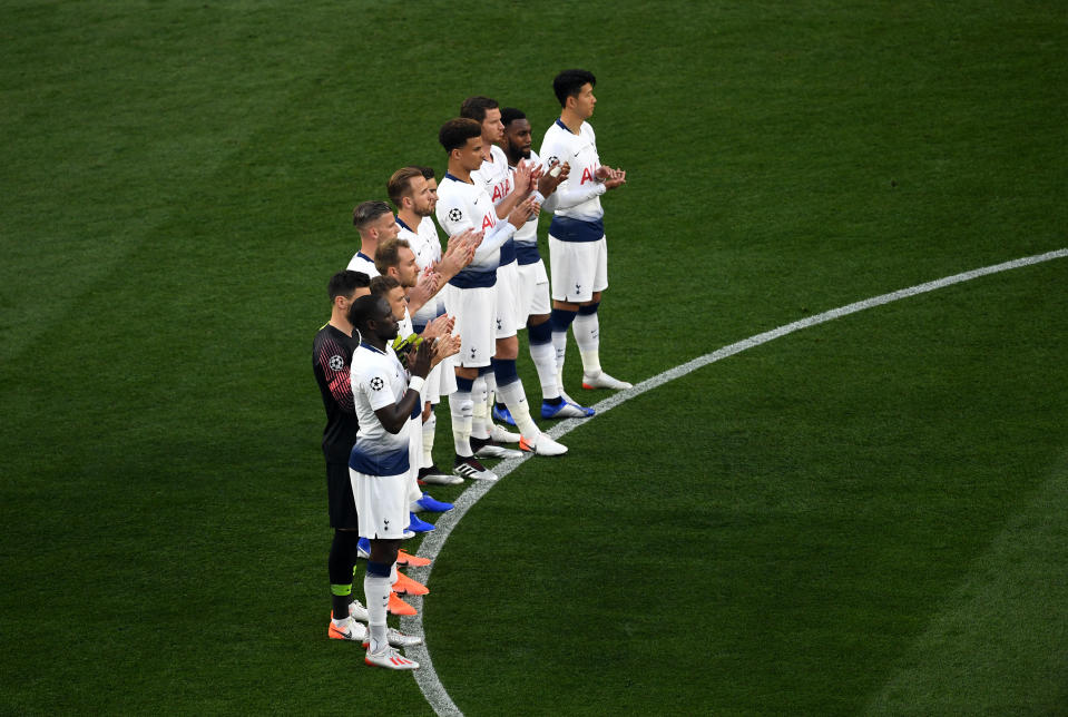 Tottenham Hotspur's players observe a moments applause in memory of Jose Antonio Reyes who died earlier today during the UEFA Champions League Final at the Wanda Metropolitano, Madrid.